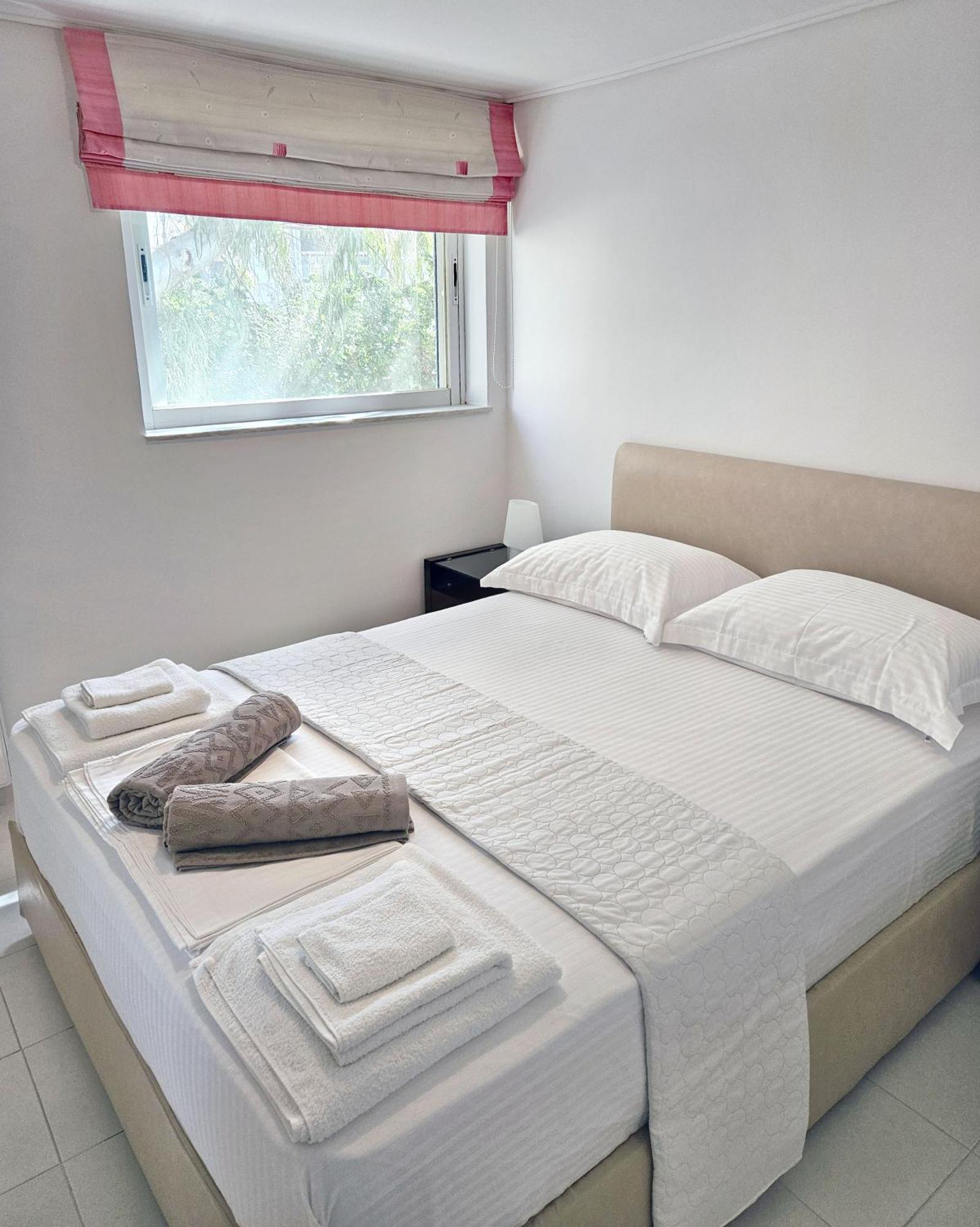 Lagonisi Beach House Kalivia Thorikou Bilik gambar