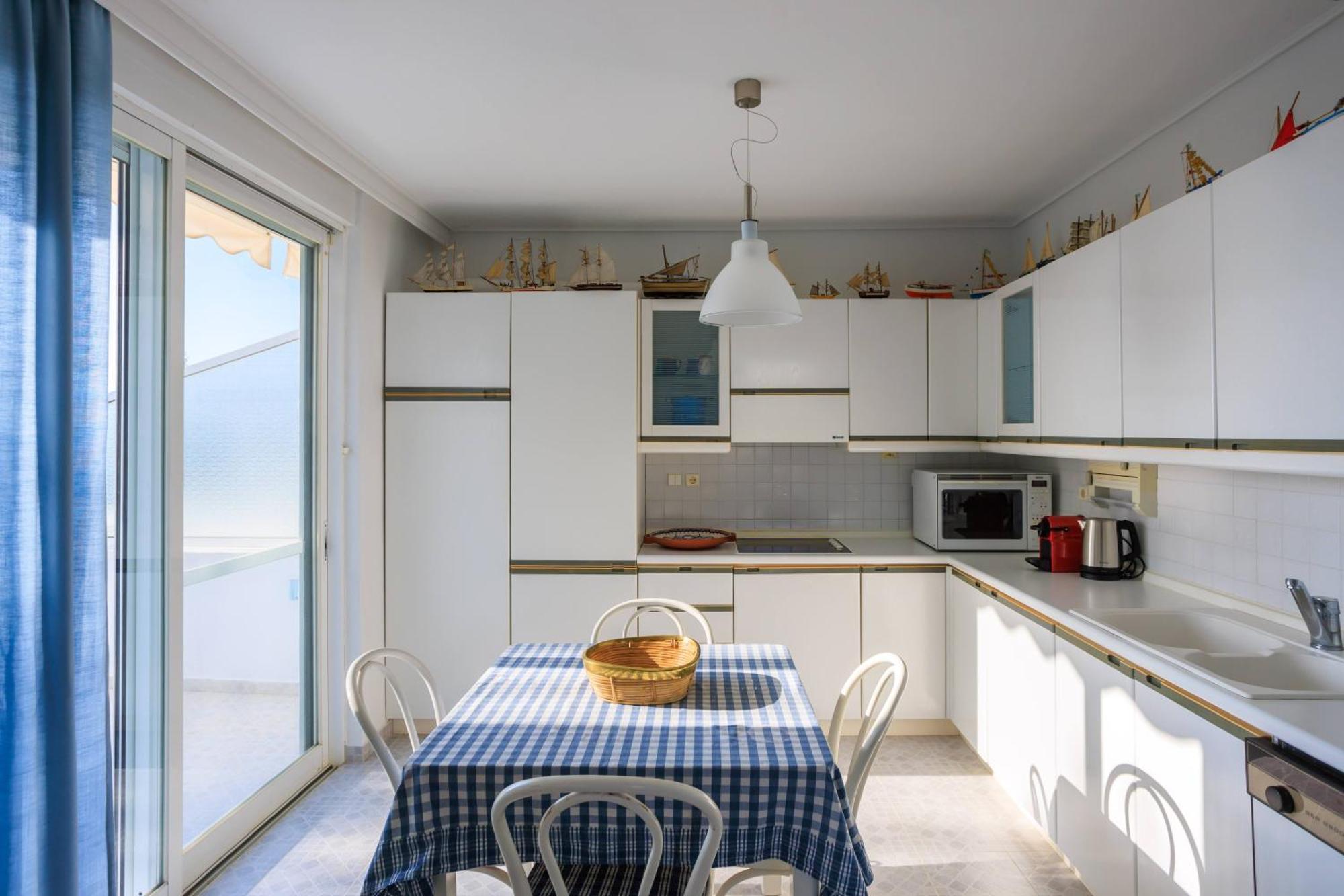 Lagonisi Beach House Kalivia Thorikou Bilik gambar
