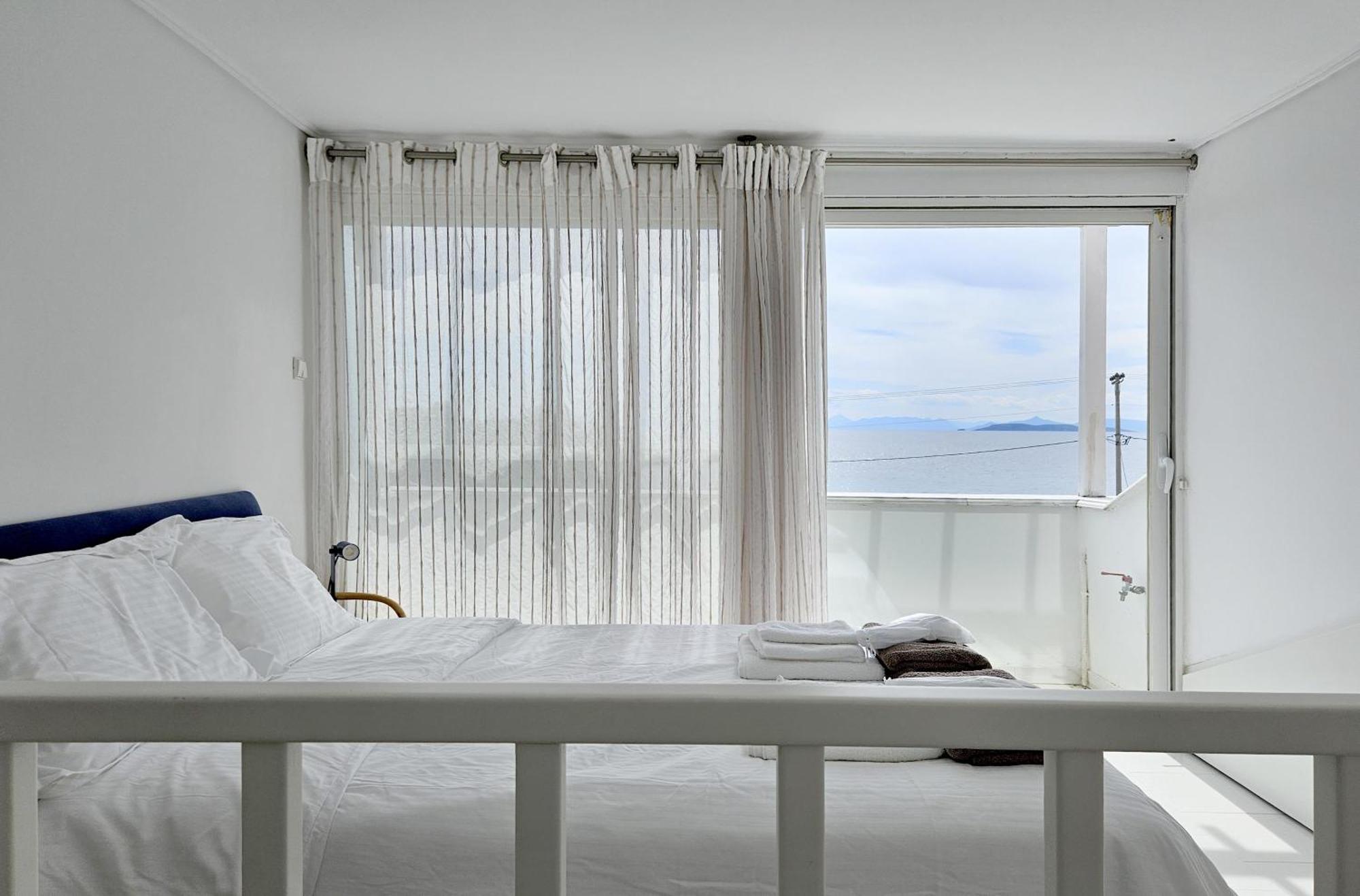 Lagonisi Beach House Kalivia Thorikou Luaran gambar